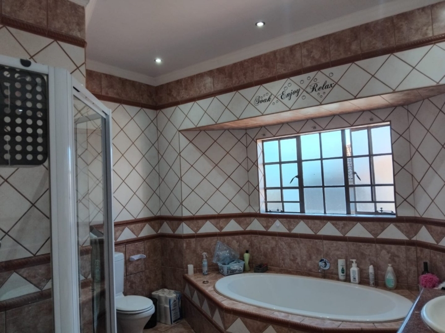 4 Bedroom Property for Sale in Safari Gardens North West